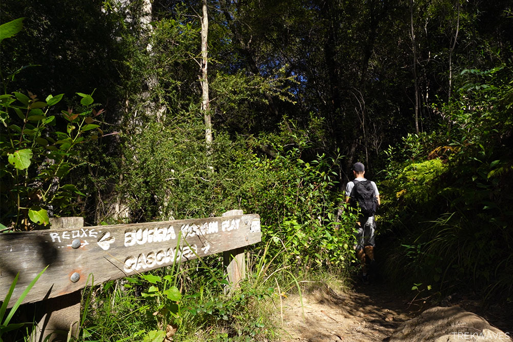 signpost to victoria cascades