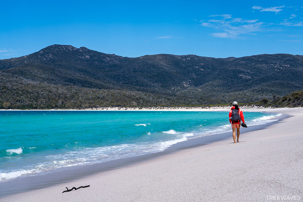 wineglass bay beach hike tasmania