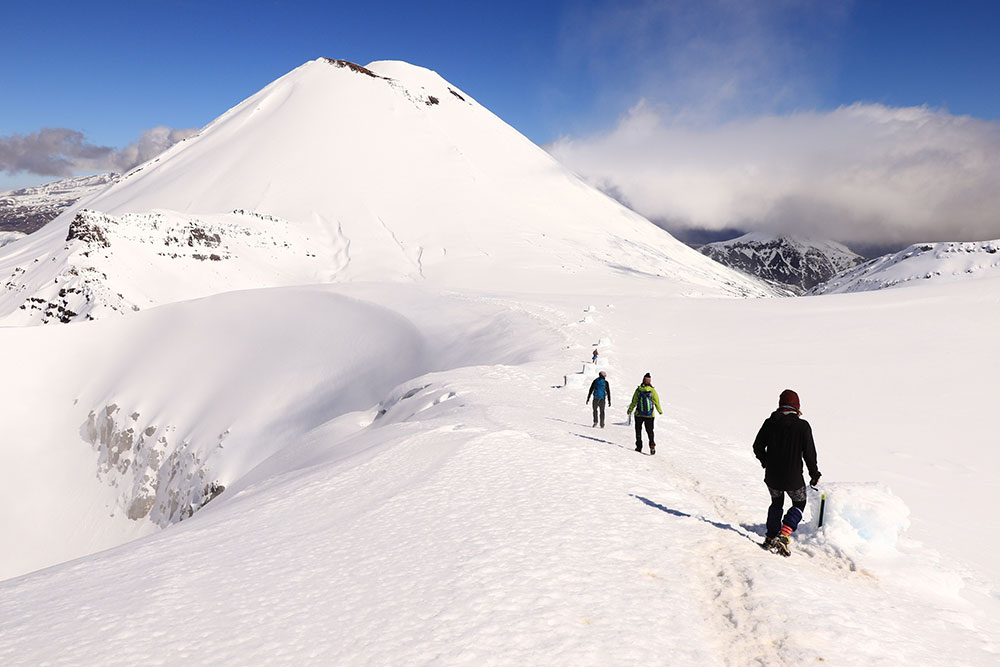 tongariro alpine crossing winter hike new zealand