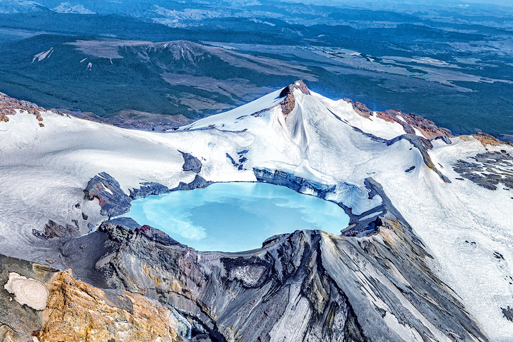 crater lake mt ruapehu summit tongariro new zealand