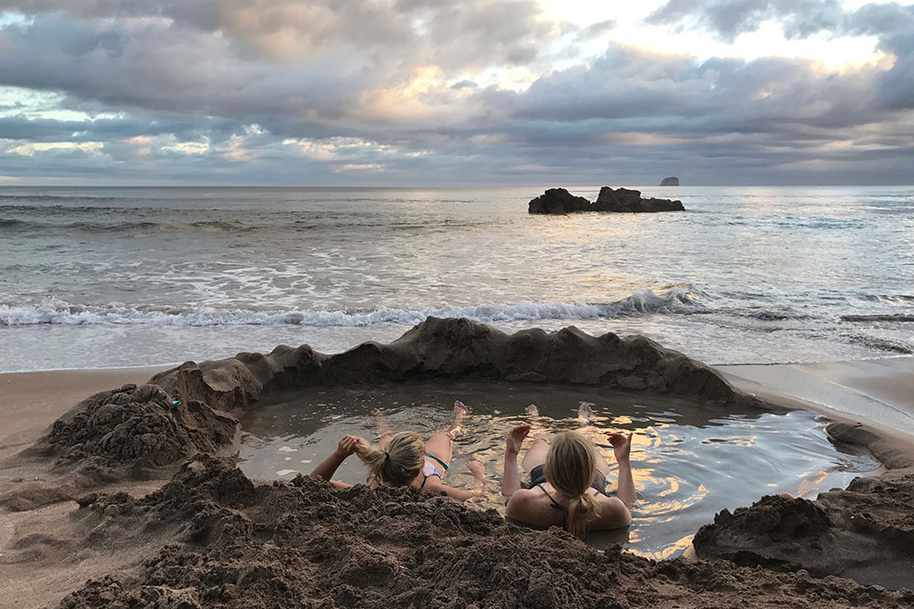 hot water beach coromandel hahei new zealand