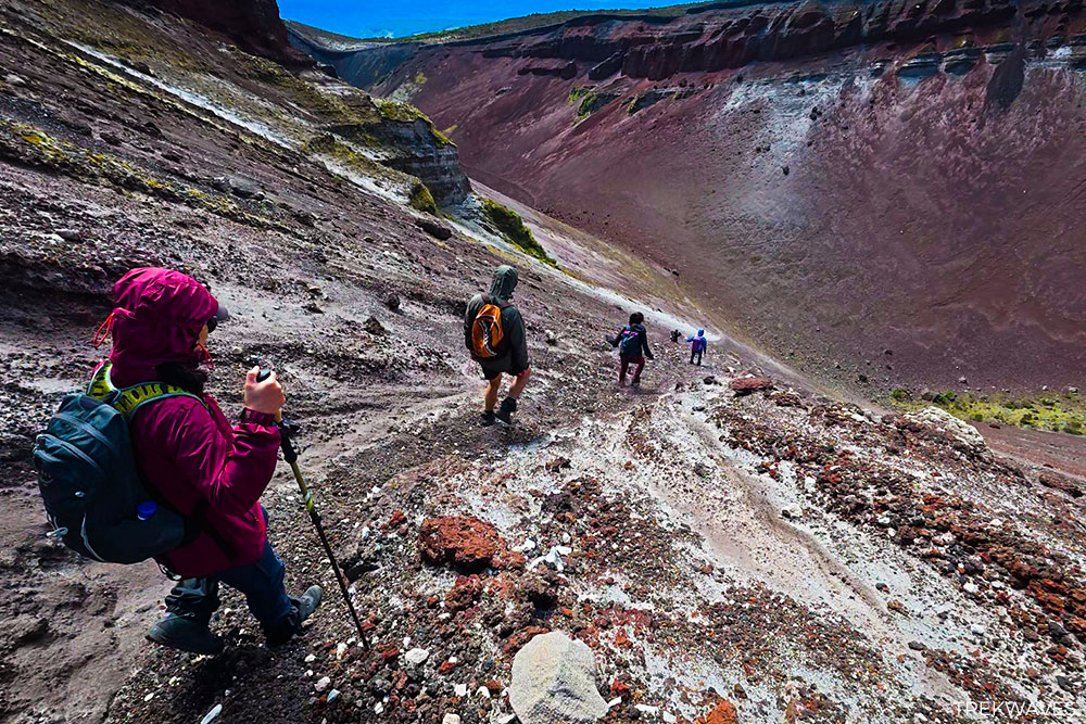 mt tarawera scree run into the crater