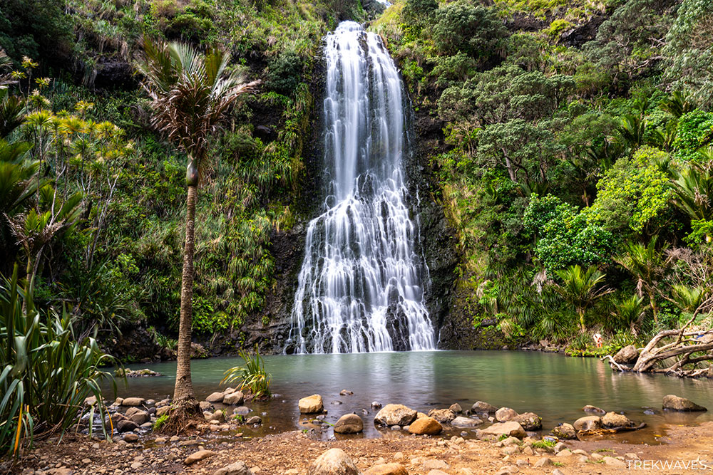 karekare falls waitakere ranges new zealand