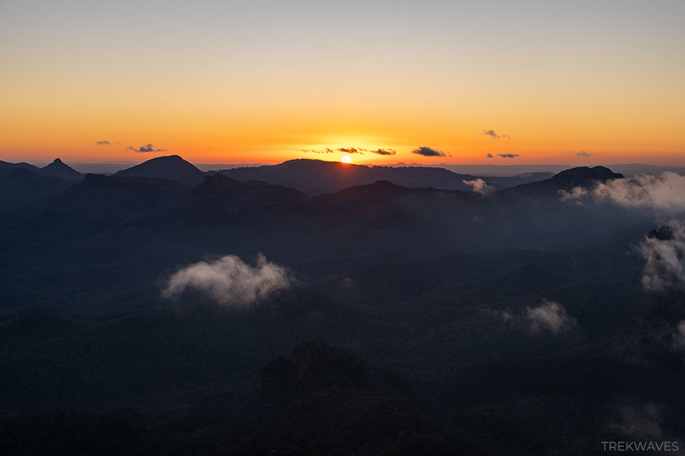 bluff mountain sunrise warrumbungle national park